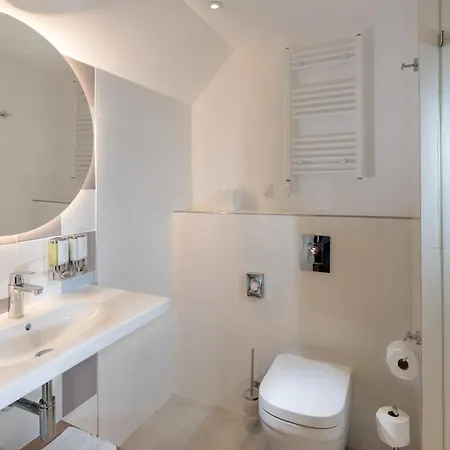 Hampton By Hilton Centre Hotel 3*