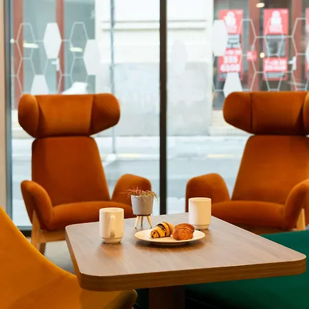 Hotel Hampton By Hilton Centre 3*