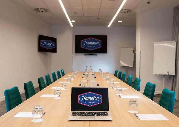 Hampton By Hilton Centre 호텔