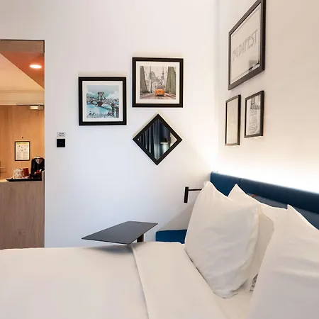 Hotel Hampton By Hilton Centre 3*