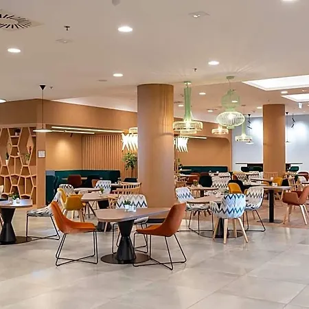 ホテル Hampton By Hilton Centre 3*