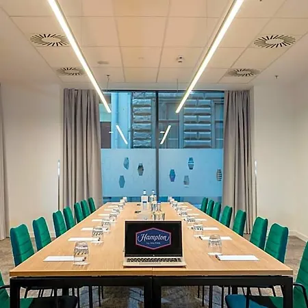 Hotel Hampton By Hilton Centre 3*