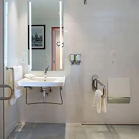 Hampton By Hilton Centre 3*