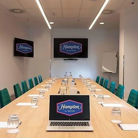 호텔 Hampton By Hilton Centre 3*