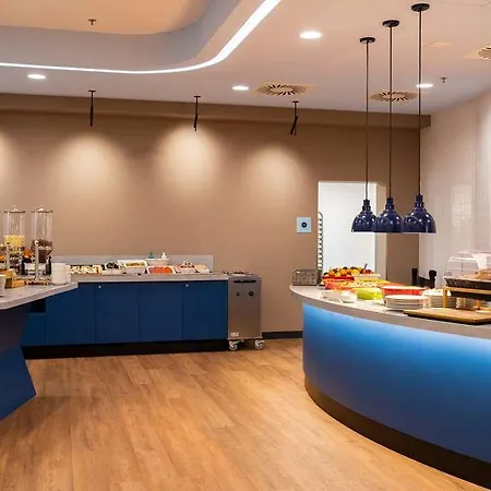 Hampton By Hilton Centre Hotel 3*