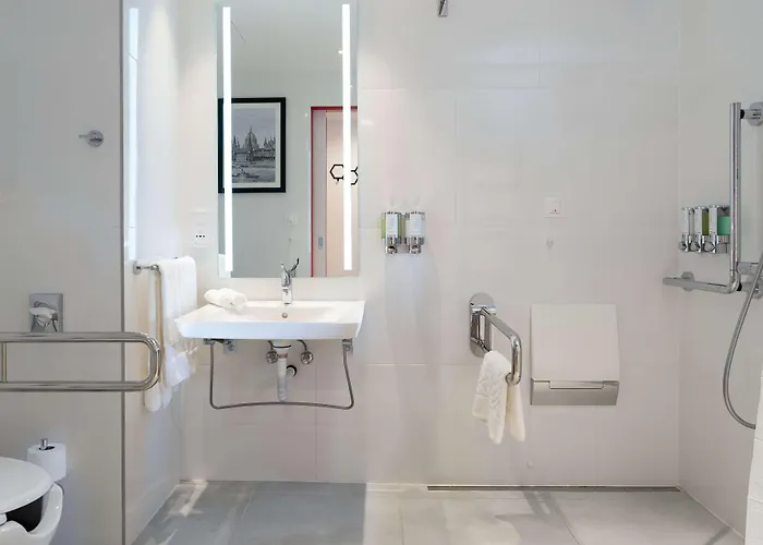 Hampton By Hilton Centre Hotel 3*